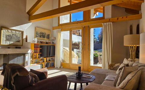 Ferienwohnung Carmela Lys: Møbel, Indretning, Couch, Gulvbelægning, Loft, Træ, Stue, Etage, Værelse, Stol