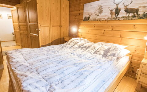 Ylläs-Suppa: Træ, Soveværelse, Seng, Hjem, Indretning, Loft, Møbel, Etage, Hus, Sengetøj