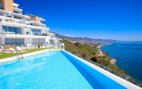 Nerja View with Infitinity Pool: Blå, Udvej, Svømmepøl, Hotel, Ferieby, Badeby, Caribbean, Villa