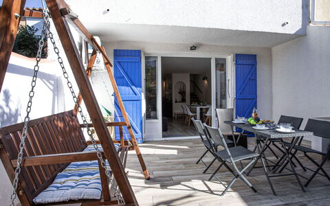 Les Moineaux: Hjem, Sommerhus, Estate, Landscaping, Lærk, Stuehus, Altan, Bjerglandsby