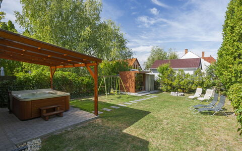 Wild Grape: Sidespor, Have, Sommerhus, Udendørs Møbler, Skygge, Gård, Garden Bygninger, Backyard, Landscaping, Hårdttræ