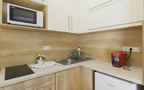 Wild Grape: Gulvbelægning, Træ, Countertop, Cabinetry, Etage, Indretning, Køkken, Møbel, Større Bandage, Hjem