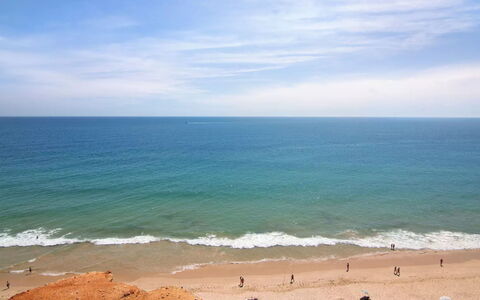 Jade-Sunny Way: Blå, Strand, Vand, Vandressourcer, Krop Af Vand, Daytime, Horisont, Naturligt Miljø, Kyst, Hav