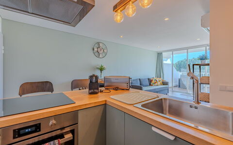Viva One - Vip Properties: Indretning, Køkken, Countertop, Gulvbelægning, Møbel, Cabinetry, Etage, Loft, Træ, Køkken Apparat