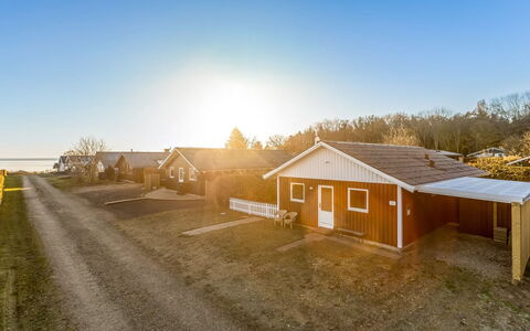 Pavo - 200M from the Sea: Sommerhus, Backyard, Gård, Garden Bygninger, Skur, Sidespor, Udendørs Møbler, Bjælkehytte, Udendørs Struktur, Hytte