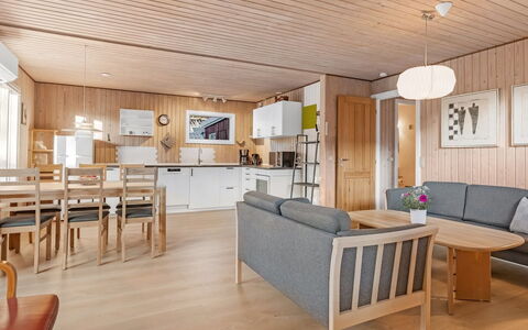 Pavo - 200M from the Sea: Sommerhus, Backyard, Gård, Garden Bygninger, Skur, Sidespor, Udendørs Møbler, Bjælkehytte, Udendørs Struktur, Hytte