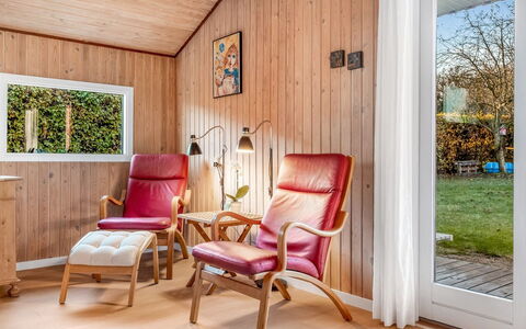 Pavo - 200M from the Sea: Sommerhus, Backyard, Gård, Garden Bygninger, Skur, Sidespor, Udendørs Møbler, Bjælkehytte, Udendørs Struktur, Hytte