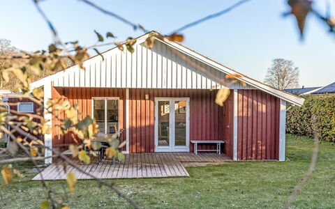 Pavo - 200M from the Sea: Sommerhus, Backyard, Gård, Garden Bygninger, Skur, Sidespor, Udendørs Møbler, Bjælkehytte, Udendørs Struktur, Hytte
