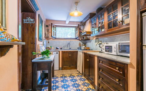 Podere la Botte, Pool, Lari: Træ, Gulvbelægning, Køkken, Indretning, Møbel, Etage, Cabinetry, Countertop, Belysning, Værelse
