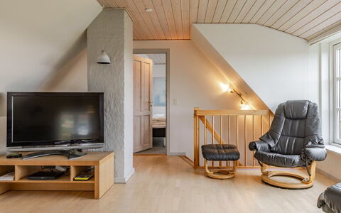 Arvi - 100M from the Sea: Træ, Tag, Hjem, Hus, Arkitektur, Sidespor, Land Lot, Sommerhus, Skur, Garden Bygninger