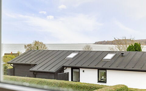 Arvi - 100M from the Sea: Træ, Tag, Hjem, Hus, Arkitektur, Sidespor, Land Lot, Sommerhus, Skur, Garden Bygninger
