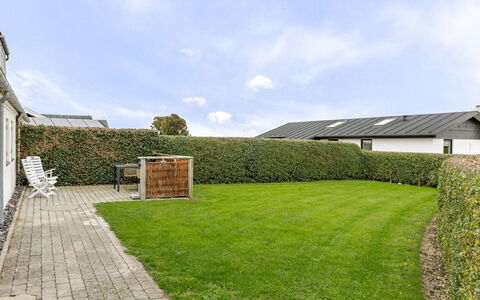 Arvi - 100M from the Sea: Træ, Tag, Hjem, Hus, Arkitektur, Sidespor, Land Lot, Sommerhus, Skur, Garden Bygninger