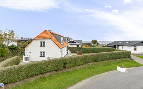Arvi - 100M from the Sea: Træ, Tag, Hjem, Hus, Arkitektur, Sidespor, Land Lot, Sommerhus, Skur, Garden Bygninger