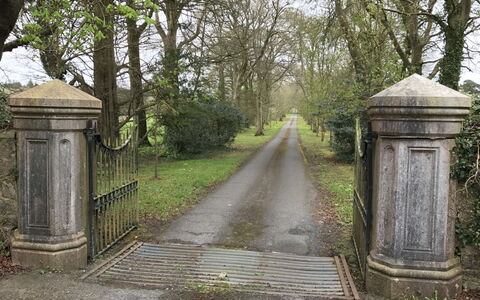 The Stables Holiday Cottage No 9: Sti, Walkway, Port, Landscaping, Parkere, Indkørsel, Sti, Hegn