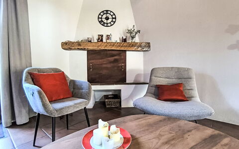 Steffi'S House: Møbel, Indretning, Gulvbelægning, Træ, Etage, Værelse, Stol, Belysning, Hjem, Stue