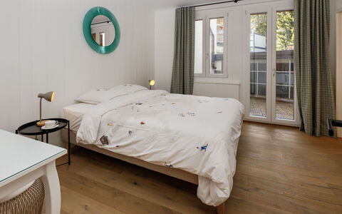 Résidence Terrazza 1: Møbel, Indretning, Seng, Gulvbelægning, Soveværelse, Etage, Væg, Træ, Loft, Trægulve
