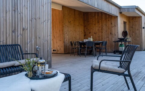Nico - 1.4Km from the Sea: Træ, Møbel, Lejlighed, Værelse, Loft, Bejdse, Stol, Hårdttræ, Klarlak, Tømmer