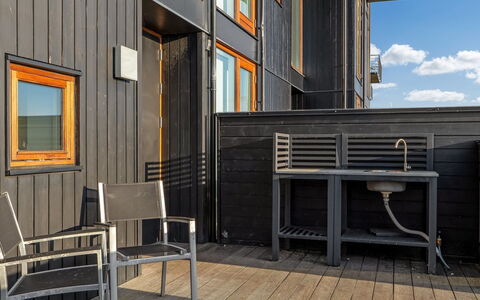 Saxi - 650M from the Sea: Sommerhus, Backyard, Gård, Garden Bygninger, Skur, Sidespor, Udendørs Møbler, Bjælkehytte, Udendørs Struktur, Hytte
