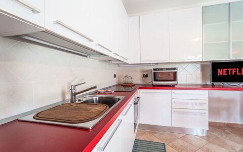 Abbardente: Køkken, Køkken Apparat, Større Bandage, Countertop, Gulvbelægning, Indretning, Cabinetry, Etage, Komfur, Husholdningsapparat