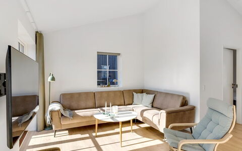 Eida - 500M from the Sea: Møbel, Indretning, Gulvbelægning, Etage, Træ, Couch, Stue, Værelse, Loft, Belysning