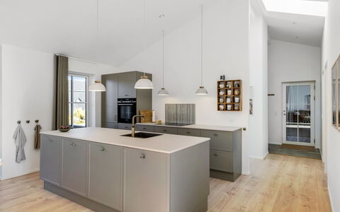 Eida - 500M from the Sea: Gulvbelægning, Køkken, Indretning, Countertop, Loft, Cabinetry, Træ, Etage, Køkken Apparat, Lysarmatur
