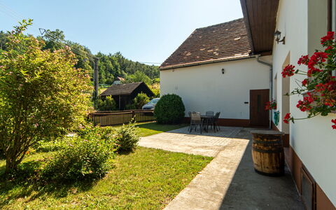 Forrest Haven Vodice: Hus, Sommerhus, Have, Landscaping, Skygge, Backyard, Lawn, Gård, Stuehus, Indkørsel