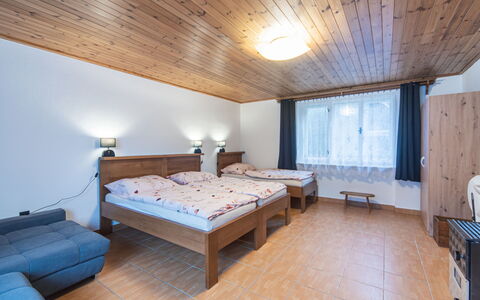 Forrest Haven Vodice: Soveværelse, Seng, Hjem, Møbel, Loft, Bed Frame, Sengetøj, Sengetøj, Hårdttræ, Hotel