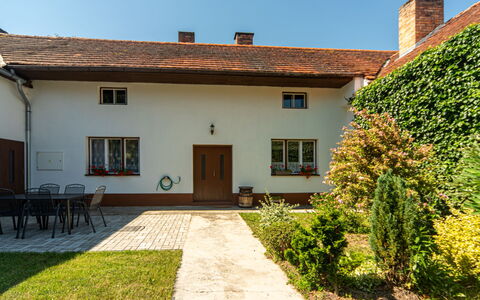 Forrest Haven Vodice: Græs, Hus, Lawn, Hjem, Have, Bunddække, Sommerhus, Gård, Backyard, Stuehus