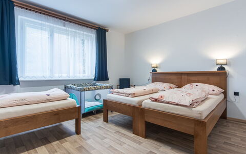 Forrest Haven Vodice: Indretning, Træ, Seng, Soveværelse, Møbel, Loft, Gulvbelægning, Etage, Bed Frame, Værelse