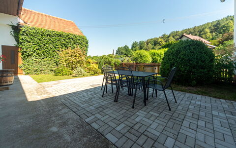 Forrest Haven Vodice: Flise, Have, Backyard, Skygge, Mursten, Landscaping, Udendørs Møbler, Gård, Gårdsplads, Udendørs Bord