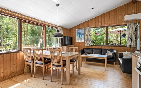 Lökea - from the Sea: Træ, Hus, Hjem, Sommerhus, Dør, Hårdttræ, Loft, Bejdse, Veranda, Bjælkehytte