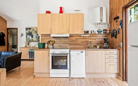 Lökea - from the Sea: Køkken, Køkken Apparat, Større Bandage, Gulvbelægning, Træ, Møbel, Countertop, Indretning, Etage, Cabinetry