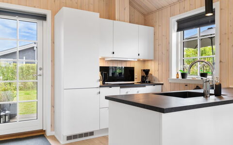Rixa - 350M from the Sea: Træ, Køkken, Countertop, Køkken Apparat, Gulvbelægning, Sanitærarmatur, Tap, Håndvask, Større Bandage, Vvs