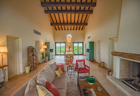 Villa Lodolaio: Møbel, Hjem, Estate, Loft, Stol, Villa, Stue, Stuehus, Design, Stueplante