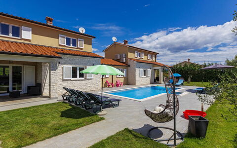 Istria Queen: Svømmepøl, Udvej, Villa