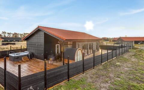 Thorin - 1.2Km from the Sea: Sommerhus, Backyard, Gård, Garden Bygninger, Skur, Sidespor, Udendørs Møbler, Bjælkehytte, Udendørs Struktur, Hytte