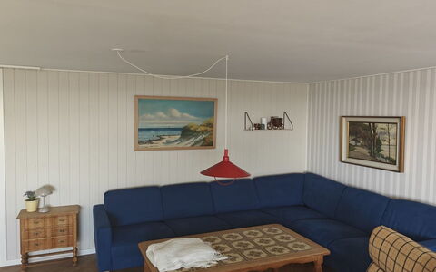 Rikulf - 150M from the Sea: Træ, Gulvbelægning, Møbel, Indretning, Etage, Couch, Loft, Stue, Værelse