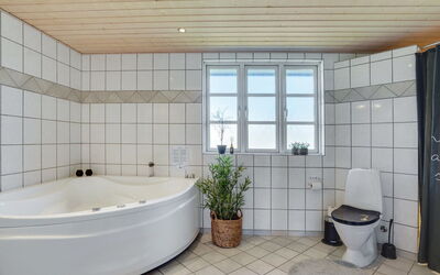 Esben - 11Km from the Sea