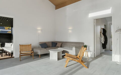 Antomine - 150M from the Sea: Træ, Hjem, Veranda, Dæk, Hårdttræ, Tag, Bejdse, Trægulve, Eco Hotel