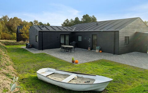 Antomine - 150M from the Sea: Tag, Hus, Hjem, Sommerhus, Sidespor, Estate, Indkørsel, Stuehus, Skur, Garden Bygninger