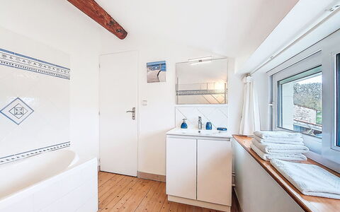 Geay 600: Gulvbelægning, Etage, Indretning, Loft, Sanitærarmatur, Værelse, Lejlighed, Badeværelse, Tap, Vvs