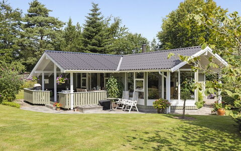 Franke - 1.2Km from the Sea: Tag, Veranda, Hus, Hjem, Sommerhus, Have, Dør, Bunddække, Estate