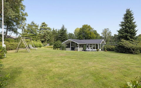 Franke - 1.2Km from the Sea: Træ, Græs, Busk, Hus, Hjem, Land Lot, Tag, Sommerhus, Have