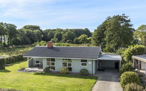 Assarina - 15M from the Sea: Hjem, Tag, Hus, Dør, Sommerhus, Skygge, Have, Bunddække, Veranda, Gård