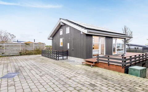 Bundi - 25M from the Sea: Møbel, Udendørs Møbler, Bordservice, Bord, Drinkware, Stol, Udendørs Bord, Mad, Flaske