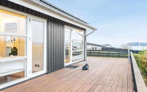 Bundi - 25M from the Sea: Møbel, Udendørs Møbler, Bordservice, Bord, Drinkware, Stol, Udendørs Bord, Mad, Flaske