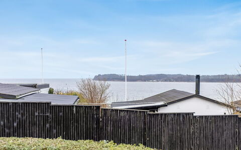 Bundi - 25M from the Sea: Møbel, Udendørs Møbler, Bordservice, Bord, Drinkware, Stol, Udendørs Bord, Mad, Flaske