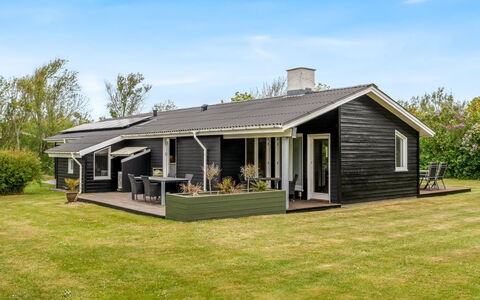 Ensio - 1.2Km from the Sea: Tag, Hus, Sommerhus, Hjem, Sidespor, Veranda, Estate, Stuehus, Lawn, Gård