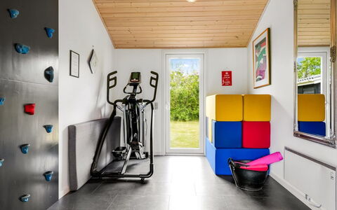 Ensio - 1.2Km from the Sea: Gulvbelægning, Indretning, Etage, Loft, Værelse, Design, Hylde, Trægulve, Opholdsrum, Stue