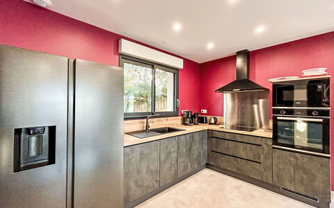 Maison Dune: Køkken Apparat, Køkken, Større Bandage, Indretning, Gulvbelægning, Countertop, Husholdningsapparat, Møbel, Cabinetry, Loft